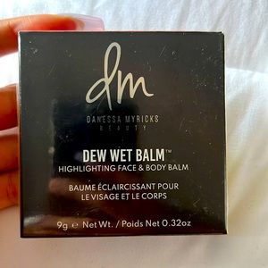 Brand new highlighting wet balm for face and body color: SWEET WATER